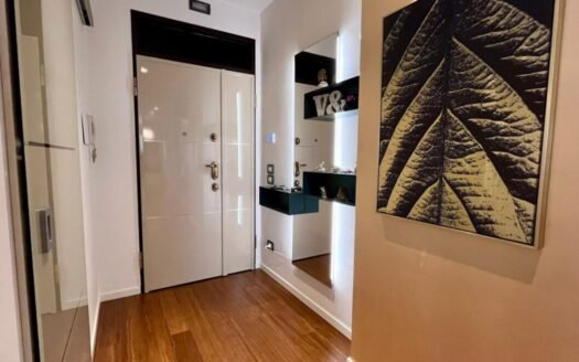 APPARTAMENTO AMPIA METRATURA CON TRE CAMERE, BALCONI E GARAGE