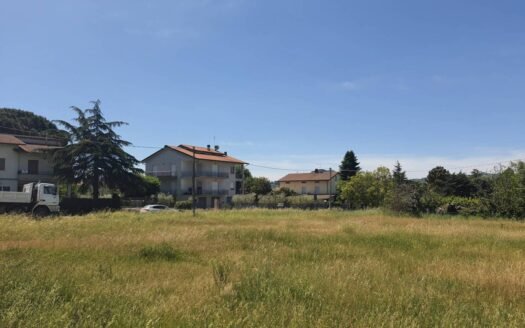 Casa del Diavolo, zona centrale, lotto di terreno edificabile