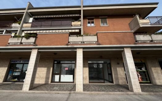 Locale commerciale in vendita, Santa Maria degli Angeli