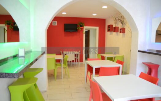 Locale commerciale, 2 Vetrine in Affitto