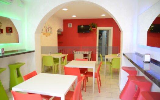 Locale commerciale, 2 Vetrine in Affitto