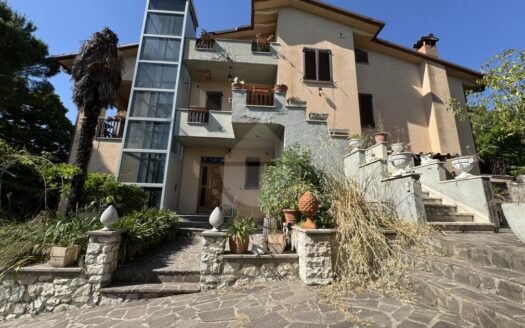Casa indipendente in vendita a Perugia
