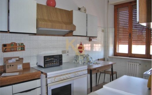 La grande casa nel centro del paese