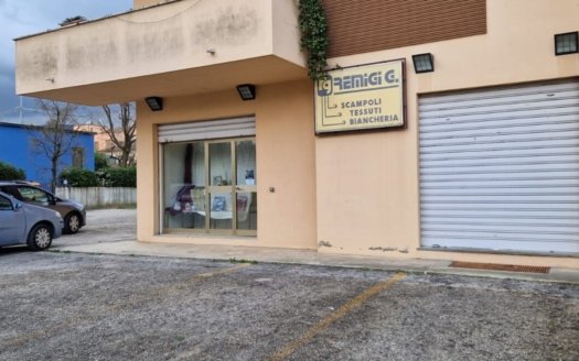 Locale commerciale di circa 120 mq