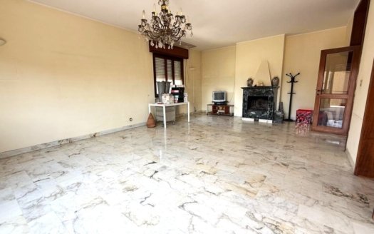 Appartamento su bifamiliare libero su 4 lati con ingresso indipendente e corte privata